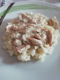 Tárkonyos tejszínes csirkemell rizzsel recept fotója