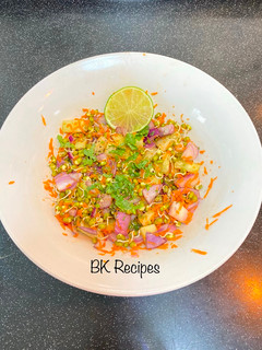 Green bean sprouts salad (Green bean sprouts salad Recipe in Tamil) செய்முறை முக்கிய புகைப்படம்
