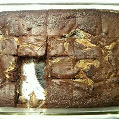 A picture of Earthquake cake.