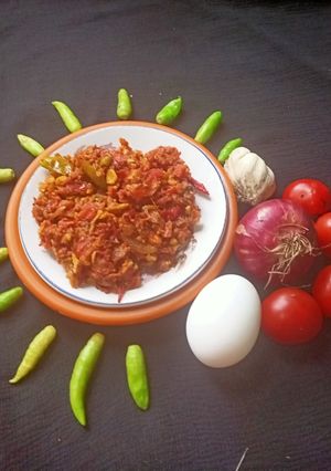 ডিম টমেটোর, ঝাল, টক মিষ্টি ঘন্ট (dim tomator tok, jhal, mishti ghanto recipe in Bengali) রেসিপির প্রধান ছবি