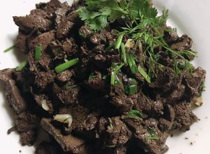 Hình của món Tiết bò xào tỏi.