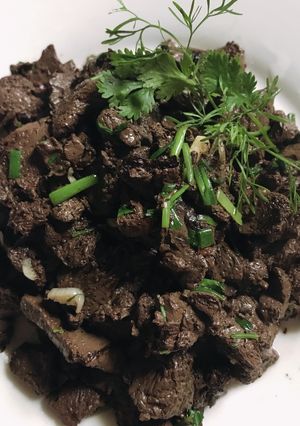 Hình của món Tiết bò xào tỏi.