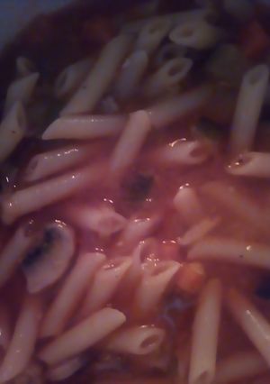 Una foto de Macarrones con verduritas