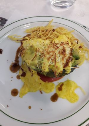 Una foto de Aguacate relleno de marisco