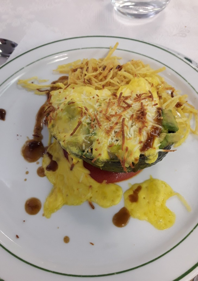 Una foto de Aguacate relleno de marisco