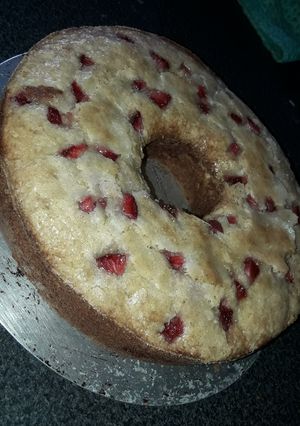 Una foto de Budín de banana con frutillas
