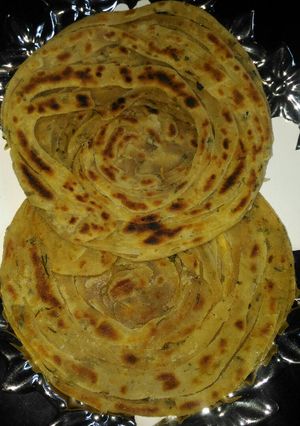 A picture of Garlic Coriander Lachha Paratha.