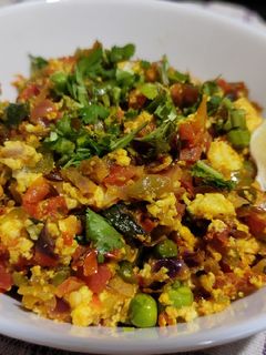 पनीर भुर्जी (paneer bhurji recipe in marathi) रेसिपी चे मुख्य फोटो