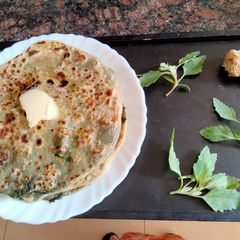 A picture of Gingery Bathua Paratha.