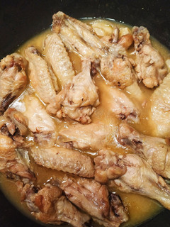 Una foto de Alitas de pollo al ajillo