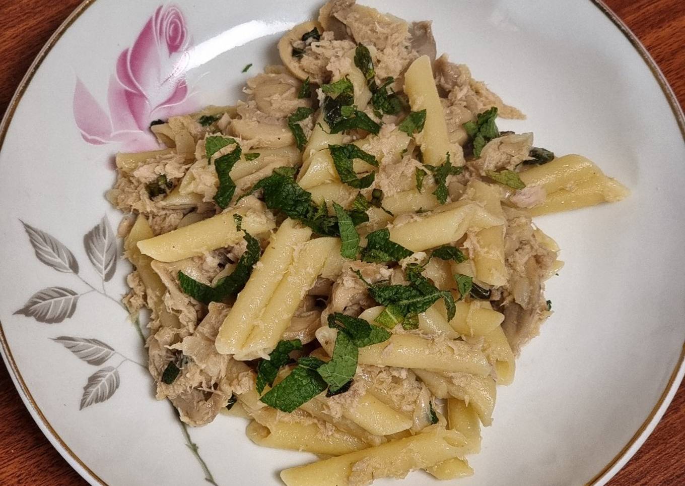 Macarrones con atún, cebolla y champiñones (para enfermo renal)