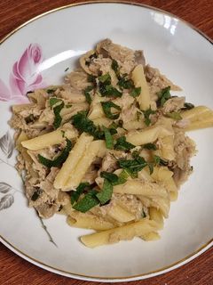 Una foto de Macarrones con atún, cebolla y champiñones (para enfermo renal)