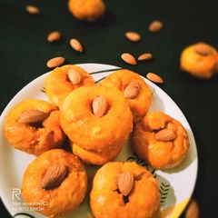 A picture of बालूशाही.