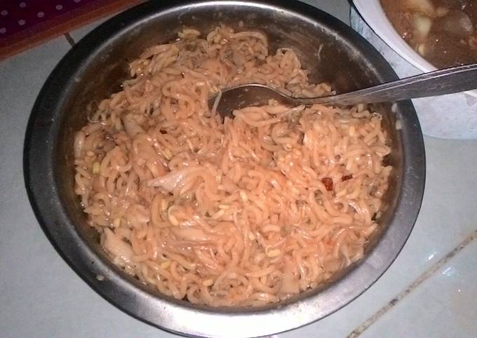 Mie goreng jamur toge rendang