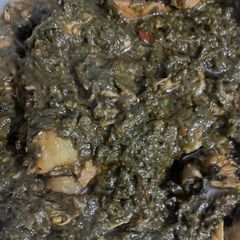 A picture of Spinach chicken (palak chicken).