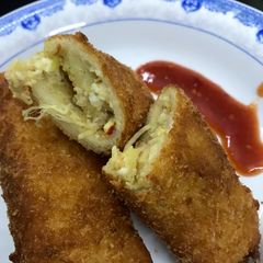 A picture of Chicken cheese bread roll.