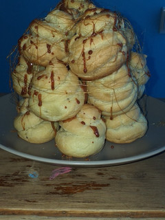 Una foto de Masa choux (croquembouche)