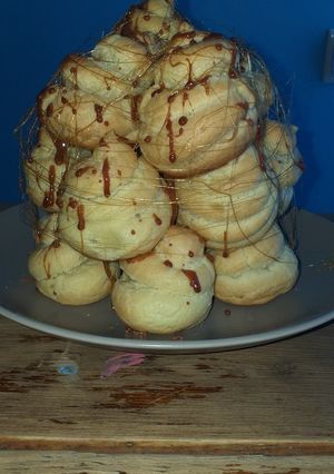 Una foto de Masa choux (croquembouche)