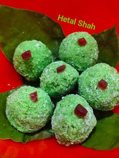पान लड्डू(Paan laddu recipe in Hindi) रेसिपी मुख्य फोटो