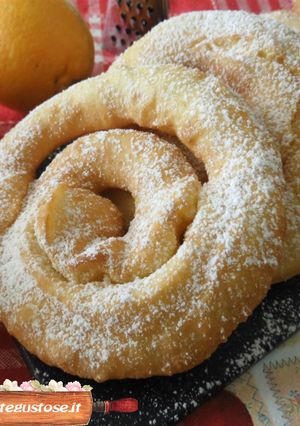 Foto di Ricetta castagnole arrotolate all' arancia