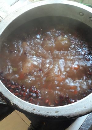 Una foto de Caldo de Poroto con carne