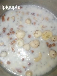मखाना मेवा खीर (makhana mewa kheer recipe in Hindi) रेसिपी मुख्य फोटो