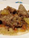 Spezzatino di Muscolo di Bovino con Patate e Carote