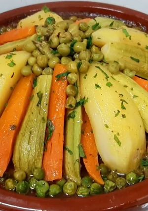 صورة لوصفة طاجين مغربي باللحم والخضار