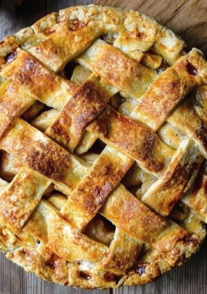 એપલ પાઇ (Apple Pie Recipe In Gujarati) રેસીપી મુખ્ય ફોટો