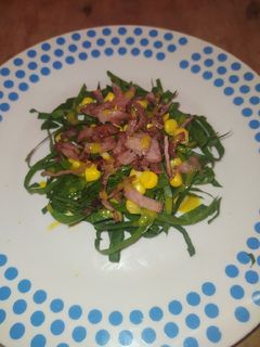 Una foto de Ensalada de espinacas con tocino de Natasha