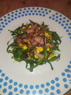 Una foto de Ensalada de espinacas con tocino de Natasha