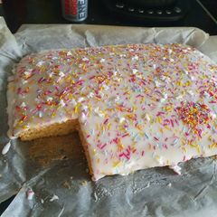 A picture of Old school sponge cake 👌.
