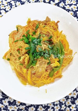 Hình của món Bún xào Singapore (vị cà ri).