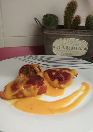 Foto principal de Pimientos de piquillo rellenos de quinoa, pollo y verduras