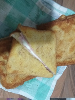 Una foto de Sándwich empanado