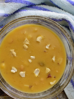பாசிப்பருப்பு பாயாசம் (Pasiparuppu Payasam Recipe in Tamil) செய்முறை முக்கிய புகைப்படம்