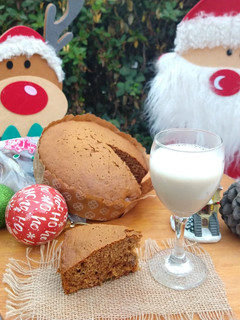 Una foto de Pan de Pascua 🎄esponjoso y húmedo!