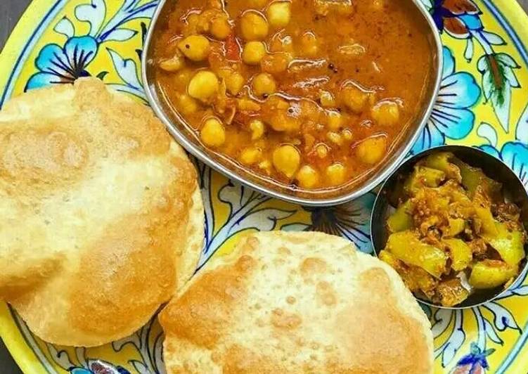 Step-by-Step Guide to Make Favorite Puri with white chole