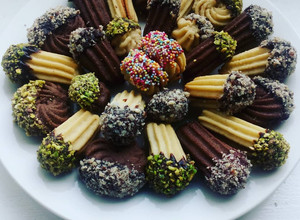 A picture of Petit fours Eid cookies.