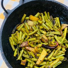 A picture of Barbatti and Aloo fry (cowpea and potato).