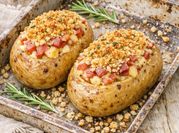 Una foto di patata speck e scamorza