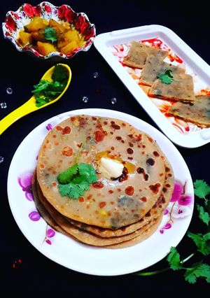 ধনেপাতার পরোটা (stuffed coriander paratha recipe in bengali) রেসিপির প্রধান ছবি