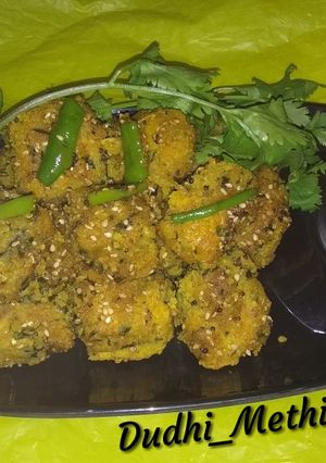 A picture of Dudhi (bottlegourd) And Methi (fenugreek) Muthiya.