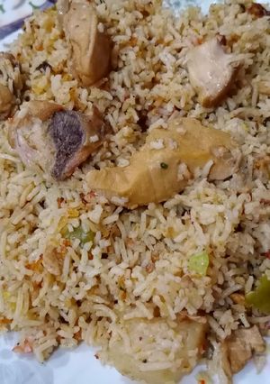 A picture of Chicken Yakhni Pulao.