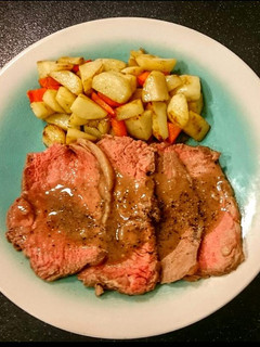 煎烤牛排佐肉汁醬 的食譜成品照片