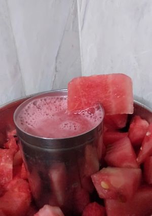 ફ્રેશ તરબુચ નું જ્યુસ (fresh watermelon juice 🍉) રેસીપી મુખ્ય ફોટો