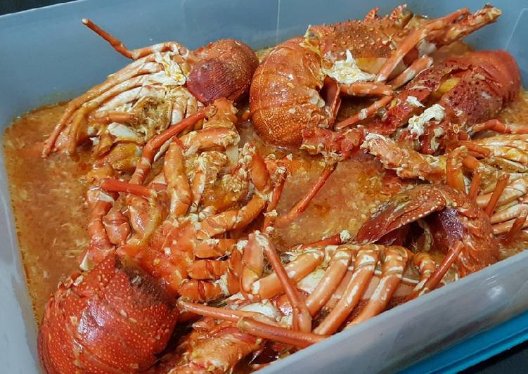 Bagaimana Menyiapkan Lobster saus padang, Lezat Sekali