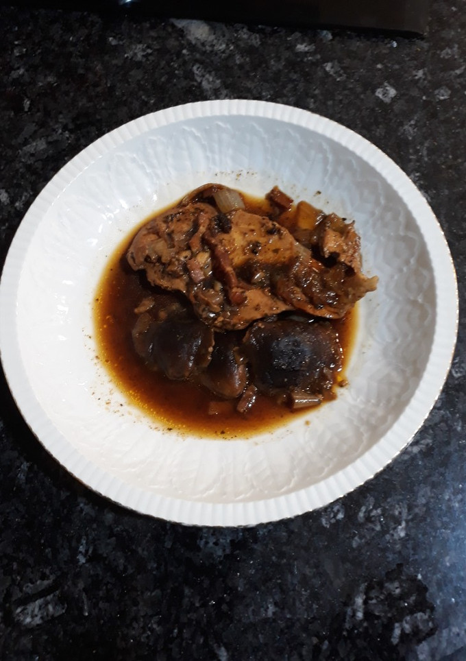 Una foto de Pollo al cava con salsa de soja y shiitakes