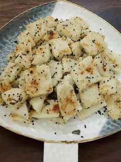 रव्याचा ढोकळा (rava dhokla cake recipe in marathi) रेसिपी चे मुख्य फोटो 