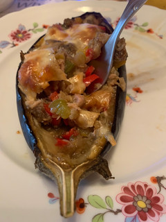 Una foto de Berenjenas rellenas de verduras y atún